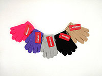 Mănușile singure pentru copii sunt colorate (vândute doar din 12 perechi)