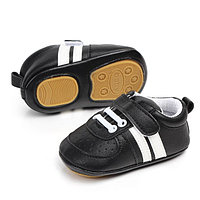 Adidasi bebelusi cu dungi albe (Marime Disponibila: 3-6 luni (Marimea 18 incaltaminte))