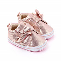 Pantofiori roz-sidefat cu fundita aplicata (Marime Disponibila: 6-9 luni (Marimea 19 incaltaminte))