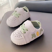 Adidasi albi pentru baietei - Air (Marime Disponibila: 3-6 luni (Marimea 18 incaltaminte))