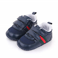 Adidasi bleumarine pentru baietei cu barete cu arici (Marime Disponibila: 3-6 luni (Marimea 18 incaltaminte))