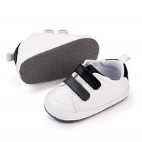 Adidasi albi cu barete si insertie neagra (Marime Disponibila: 6-9 luni (Marimea 19 incaltaminte))