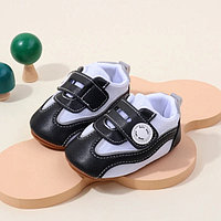 Adidasi albi cu negru pentru baietei - Baby (Marime Disponibila: 9-12 luni (Marimea 20 incaltaminte))