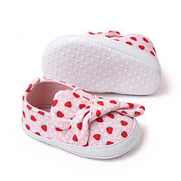 Pantofi pentru bebelusi cu imprimeu capsuni si fundita (Marime Disponibila: 3-6 luni (Marimea 18