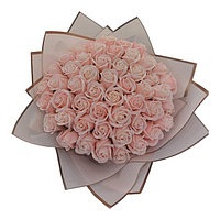 Buchet 51 de trandafiri roz din sapun