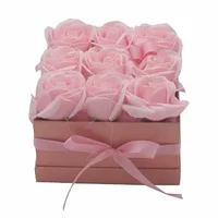 Cutie Patrata cu 9 Flori de Sapun - Trandafiri Roz
