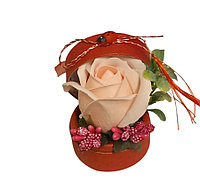 Martisor cu trandafir de sapun parfumat roz
