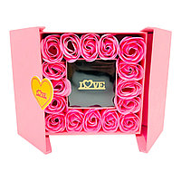 Cadou Elegant , žLove, , aranjament floral 18 trandafiri sapun,roz,compartiment bijuterii, punguta asortata