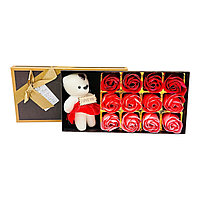 Aranjament floral cutiuta de ciocolata, 12 trandafiri de sapun parfumati cu ursulet, culori combinate, 22x11x4
