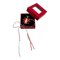 Brosa Martisor in cutiuta cu fereastra, 5Ã 5cm, Gargarita Norocoasa, model 2025