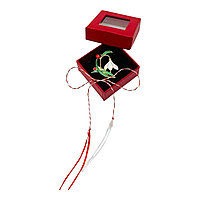 Brosa Martisor in cutiuta cu fereastra, 5Ã 5cm, Ghiocel Norocos, model 2025