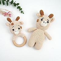 Set jucarie crosetata si zornaitoare, design caprioara, realizat manual, sigur pentru bebelusi si ideal pentru