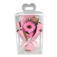 Buchet format din trei crizanteme de sapun/ spuma, ambalat in cutie tiplata, M3, 16X24 cm