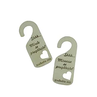 Set 2 placute pentru usa "Mirele/Mireasa se pregateste", nunta, 210x90 mm